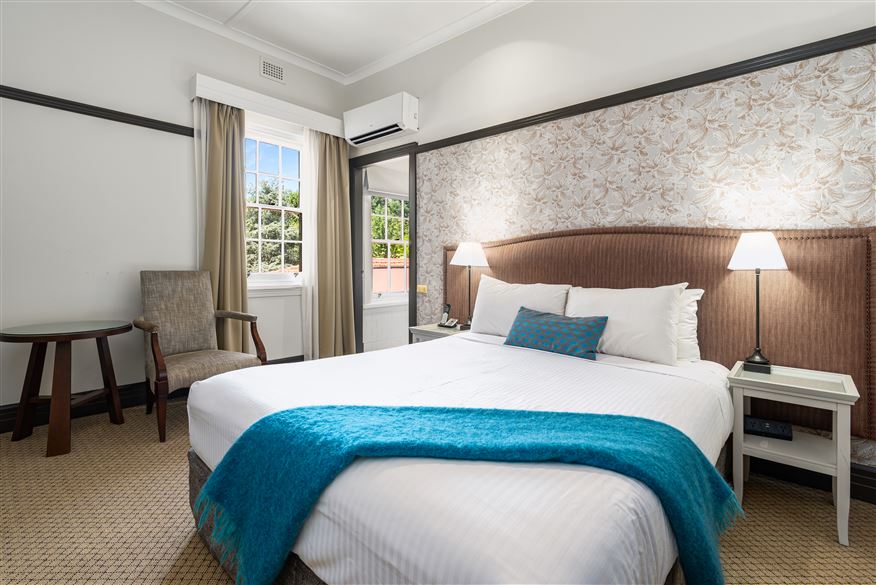 Peppers_ManorHouse_ManorQueenRoom.t102556